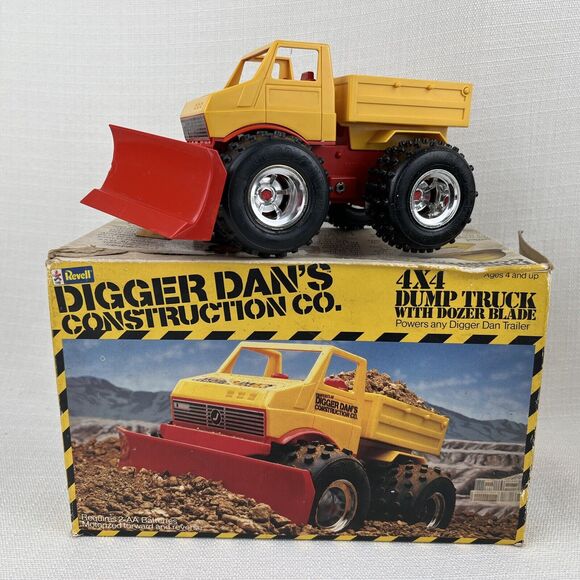 1984 Revell Digger Dan's Construction 4x4 Dump Truck Dozer Blade-  Works!‎ Rare! - Picture 1 of 16